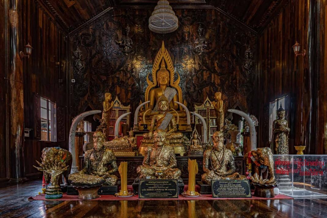Ang Suwan Temple Inside